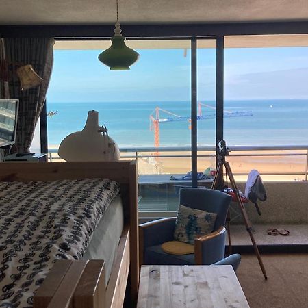 Tiny Apt W/ Balcony And Seaview, Even Out Of Your Bed ! Oostende Exterior foto