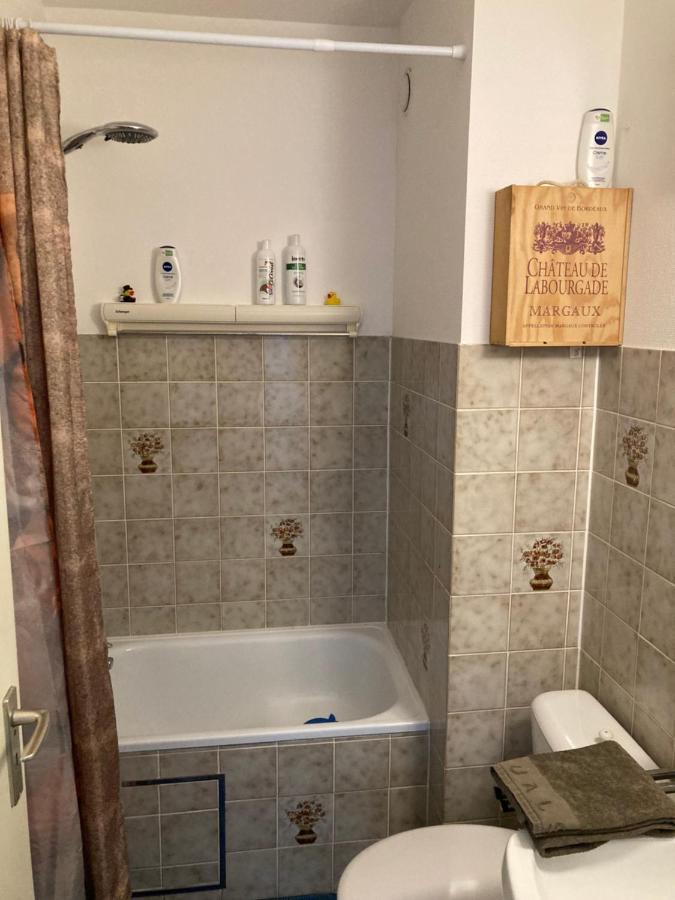 Tiny Apt W/ Balcony And Seaview, Even Out Of Your Bed ! Oostende Exterior foto