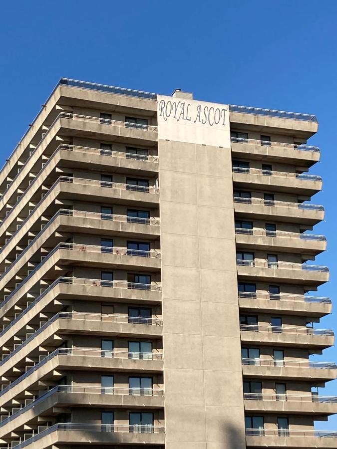 Tiny Apt W/ Balcony And Seaview, Even Out Of Your Bed ! Oostende Exterior foto